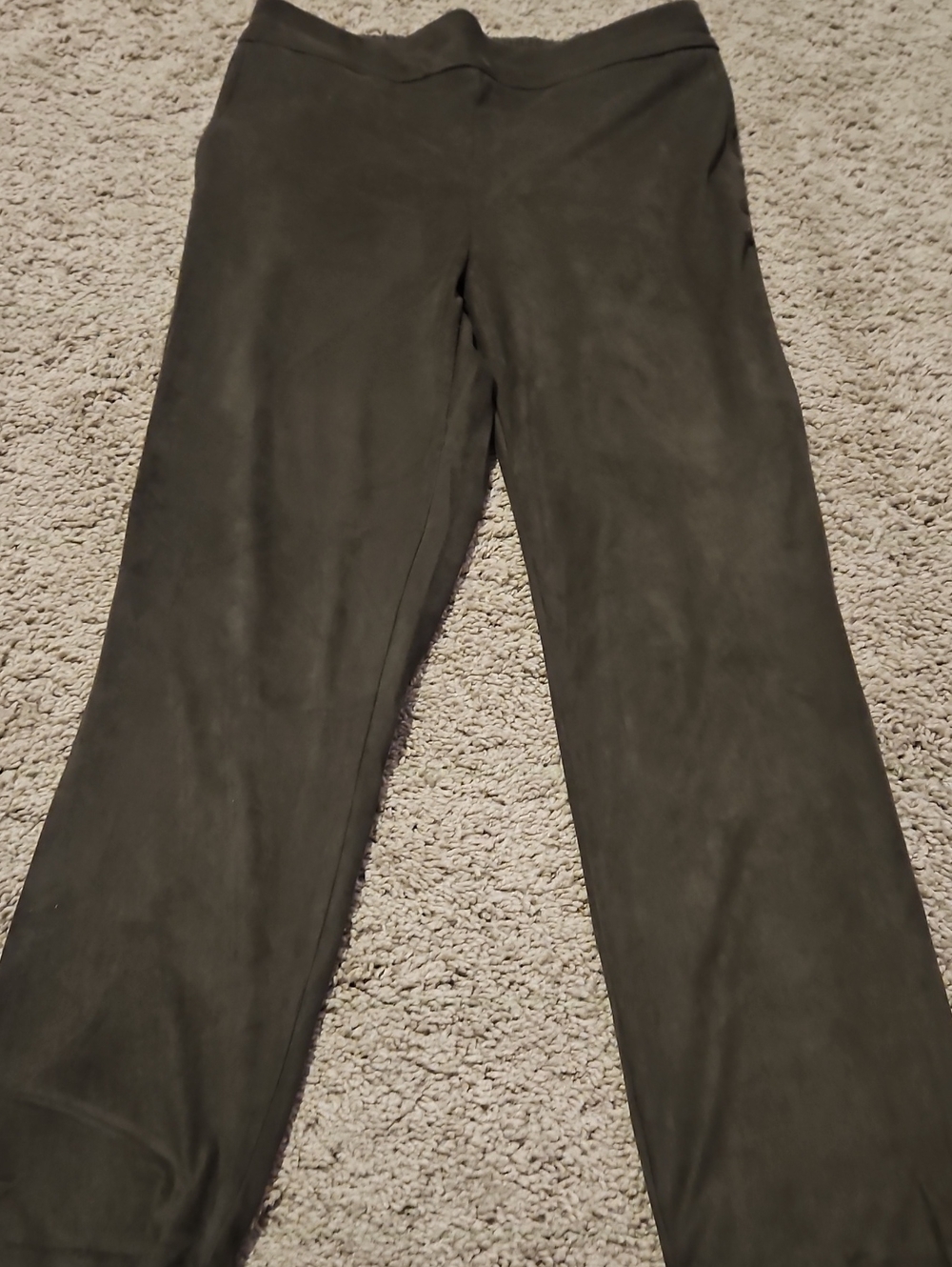 Straight-Leg Pants in Olive Green - Classic Everyday Style